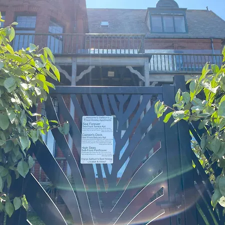 Captain's Deck Balcony Perfectlysaltburn * Saltburn-by-the-Sea